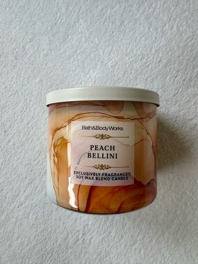 Bath & Body Works Peach Bellini Candle - Peach & White